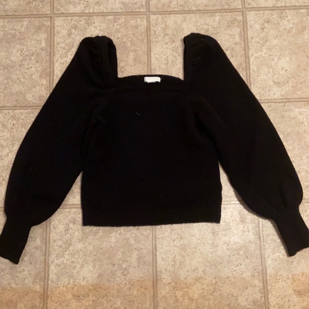 puff sleeve & square neck wool top, excellent condition and comfortable to wear.